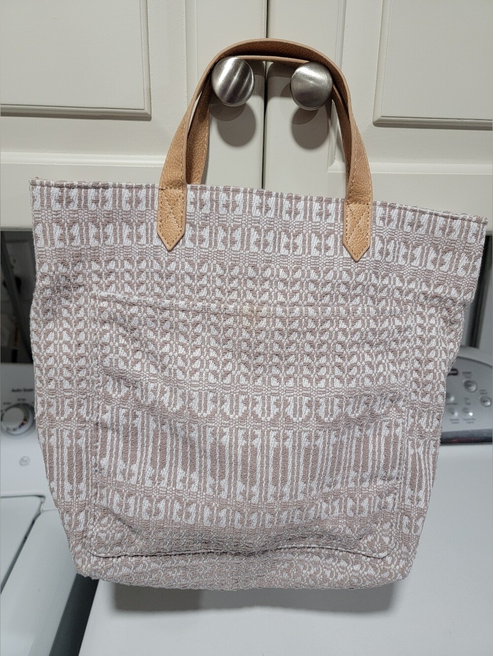 Thirty-One's Window Shopper- woven fabric bag has a beige and white pattern
